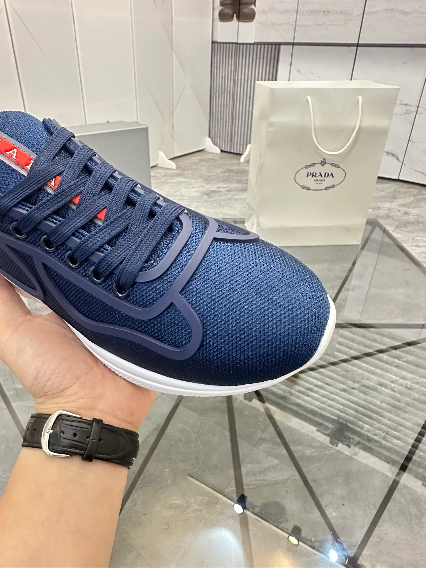 Men's shoes for sale💰: 💰P460¥ High-end top quality Product trademark: Prada * "Prada*" low-top casual shoes Regular size: 38-45 (can be customized to 46) Product materials: imported breathable fly knit upper, breathable lining, cowhide foot pads, original air cushion outsole. No.: 001